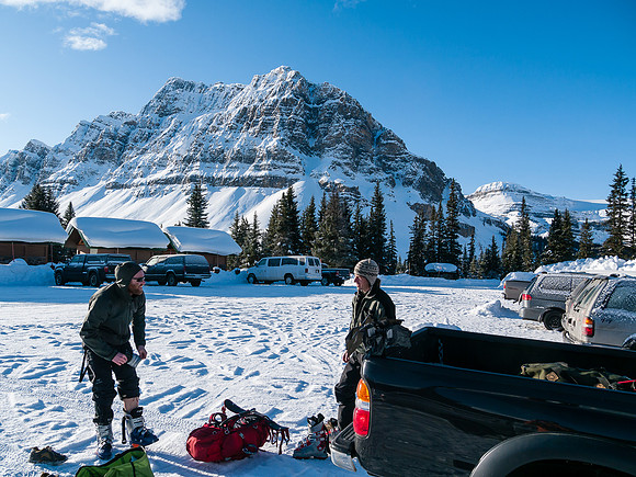 Nice in the Bow Lake parking lot - not so nice about 500 meters further across the lake!
