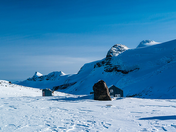 The tiny R.J. Ritchie / Balfour ACC Hut.