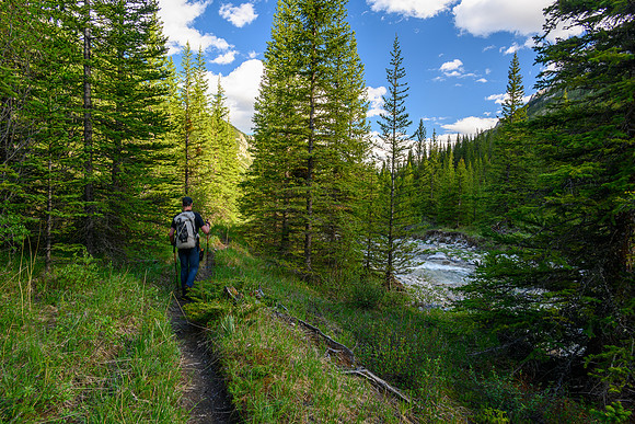 Hiking the Dormer River / Pass Trail.