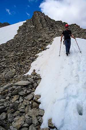 Descending to the col.
