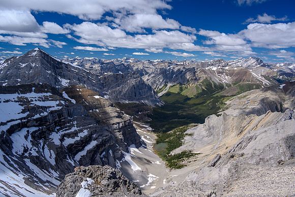 Gorgeous views to Stony Peak (L) and over the Dormer Pass / River Trail to Puma Mountain (R).