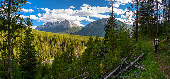 Hiking the Dormer River / Pass Trail.