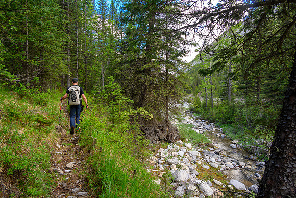 Hiking the Dormer River / Pass Trail.