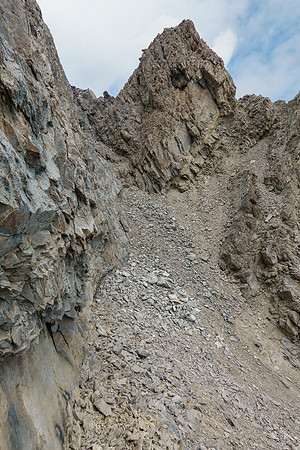 Steep scree and rubble to the summit.