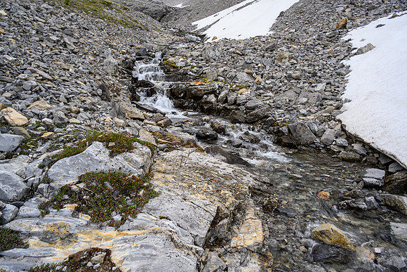Hiking to the upper valley.
