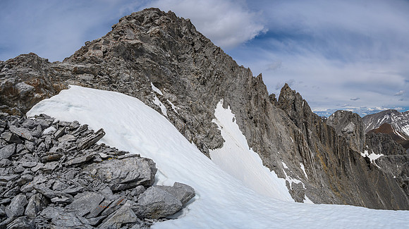 Scrambling the SE ridge.