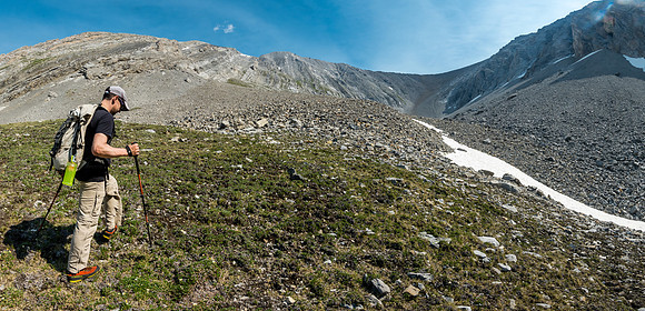 Hiking into the south bowl, our ascent ledges above Wietse.