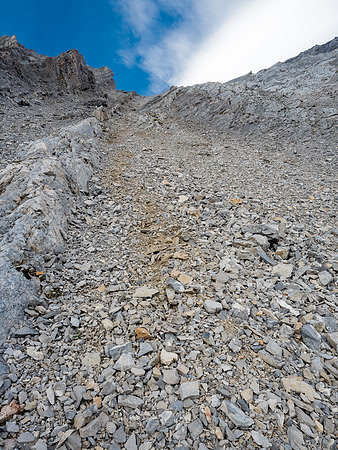 Looking up along the rock rib that eventually becomes our stranded high point (L). This is a great view of the easiest gully - but good luck finding it on ascent.