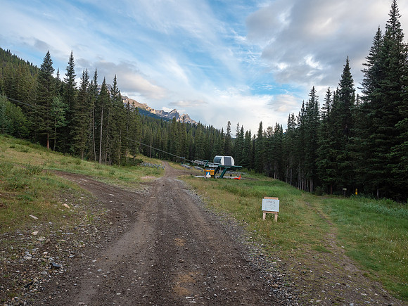 A misleading sign points down towards the creek and Cascade Mountain. You want to ignore the big arrow and stick to the left here.
