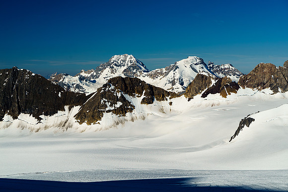 A gorgeous morning view from the Lyell Hut, looking over "Crampon Col" towards Rostrum Peak (L) and Icefall Peak / Rostrum Tower (R).