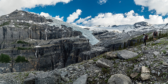 Finally we break tree line and are at the same height as the ice fall - the Lyell Hut is high above us