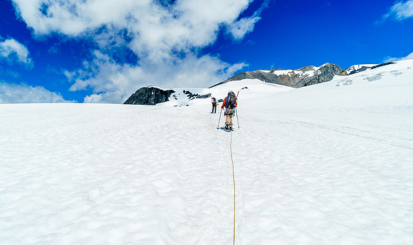 The Lyell Hut is somewhere on that shoulder of rock - you can just barely spot it now.