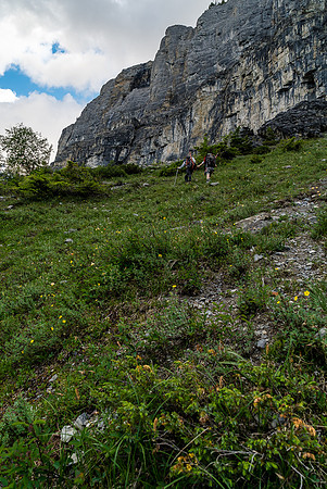 Above the low cliffband, any time you're not 100% sure where the trail is, head up towards towering cliffs and you'll find it back.