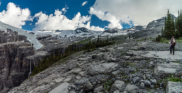 Continuing on past a few stubborn stands of trees - this is where the hiking becomes truly magical.