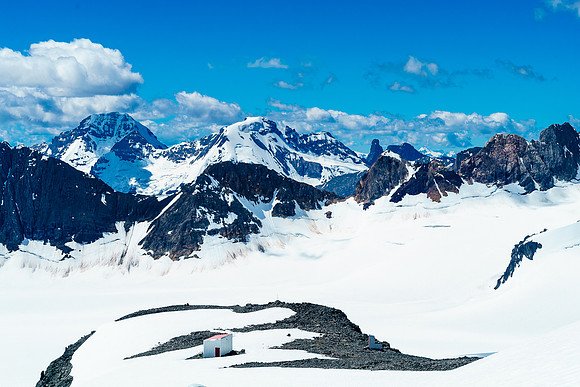 Looking over the tiny Lyell Hut with Icefall Peak at center and Rostrum at left with Bush the pointy peak in front and almost hidden.