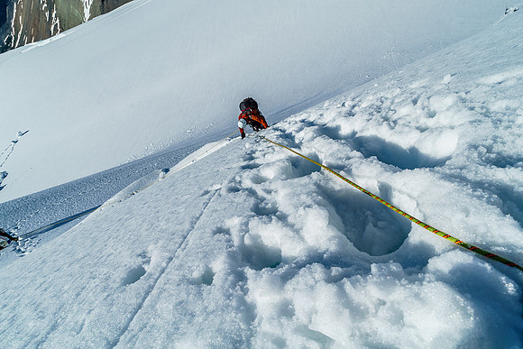 It's a steep downclimb to the 'schrund.