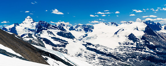 Forbes at left with Mons at right.