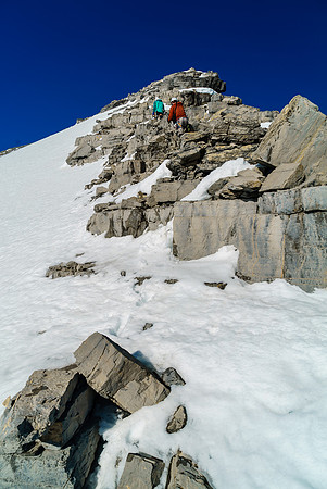 There is some fantastic exposure off the east face of Lyell I if you stray close to the edge of the scramble route.