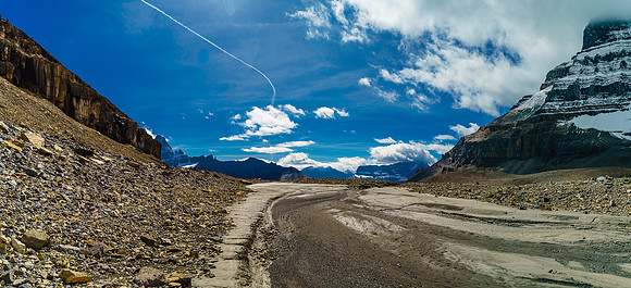 At the bottom of the valley between Little Alberta and "Big" Alberta.