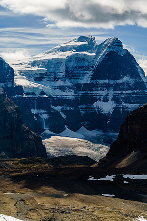 Twin's Tower and North Twin rise thousands of feet from the deep valley beneath them, known as the "Black Hole".