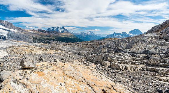 Looking back as we near the glacier.