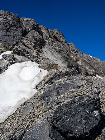 I traversed another scree bench along the east face (R) before ascending the broken east face to the summit ridge.