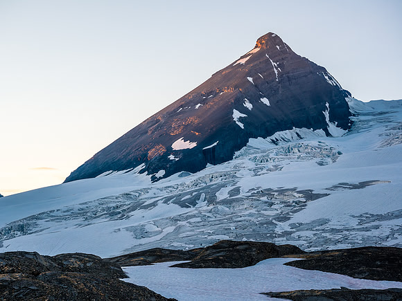 A lovely sunset on Mount King Edward is 2km and 2hours away yet.
