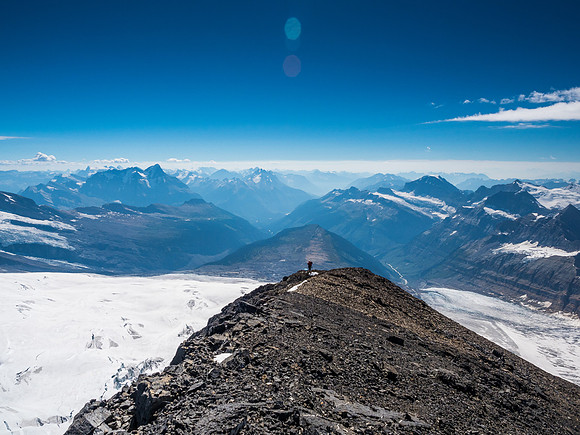 The summit ridge of Mount King Edward.