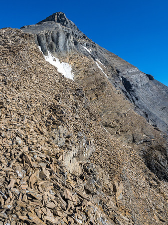 On the south ridge proper now, looking way up to the summit block.