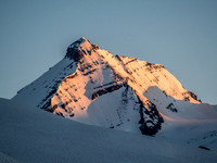 At around 05:50 the entire east face of Mount King Edward is lit up with warm morning sunshine.