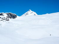 The handrail ridge at left with our ramp onto the glacier just ahead.