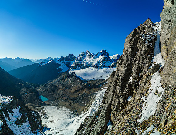 A great view of the narrow rock / snow ramp that gives access off the snow slope to the rock traverse.