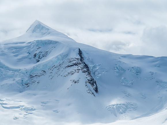 Resplendent is a well-named peak. Look at her gorgeous snow and ice summit - how can you not want to ski that?!