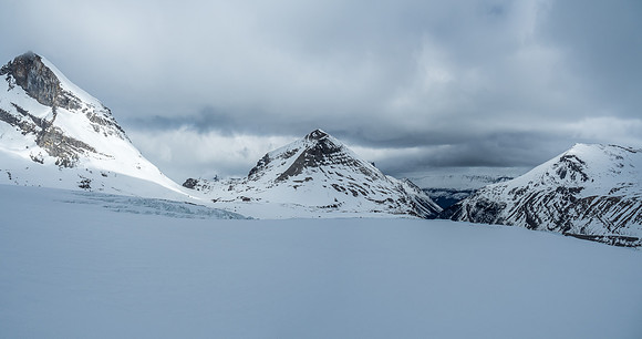 Finally we are nearing the SW end of the icefall (visible at left here) and starting our turn towards Rearguard at center. Titkana at right.