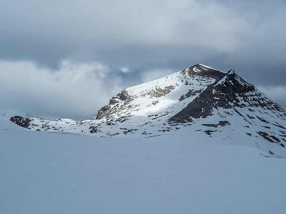From here it looks like the direct route up the south ridge is the way to go. Once we got closer we changed our minds.