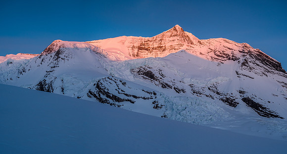 The whole top of Robson is now bathed in soft morning lighting.