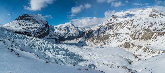 Rearguard at left, Mumm at center and Titkana / Tatei Ridge at right.