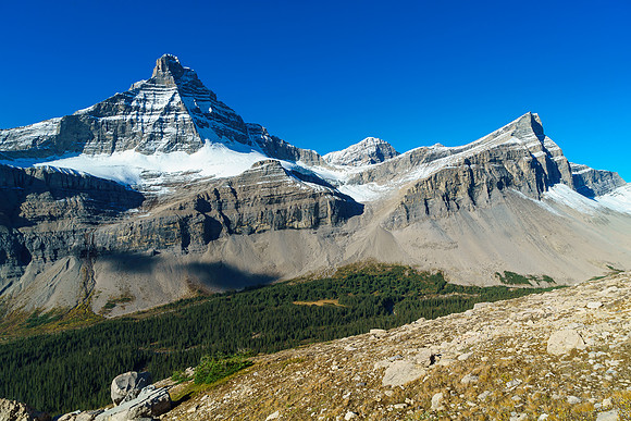 Striking views to the Cirrus Ramparts.