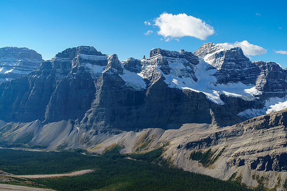 Striking views to the Cirrus Ramparts.
