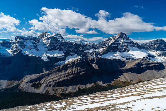 Striking views to the Cirrus Ramparts.