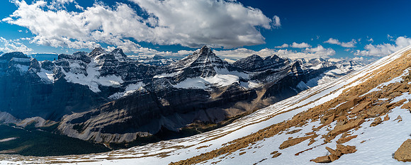 Views over the vast SW slopes of Stewart towards the Cirrus Ramparts and larger peaks beyond.