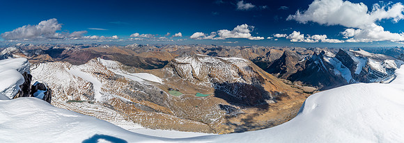 Views east over the sublime hanging valley towards Obstruction, Hangman and Cloister (R).