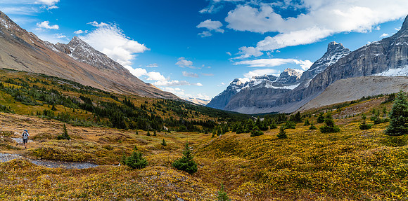 Returning back to camp with Stewart at left and the Cirrus Ramparts at right.
