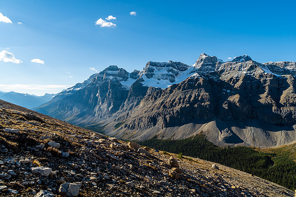 Striking views to the Cirrus Ramparts.