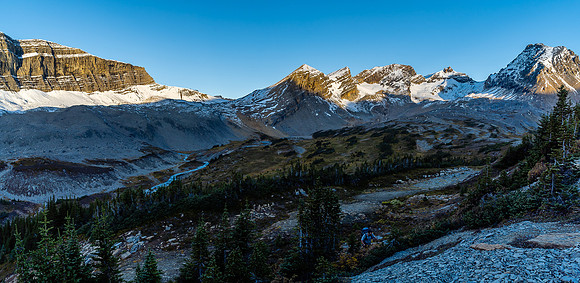Eric follows me along the confusing undulating moraines in the upper Cataract Creek valley.
