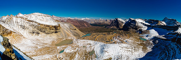 Views over the Afternoon Lakes Valley.