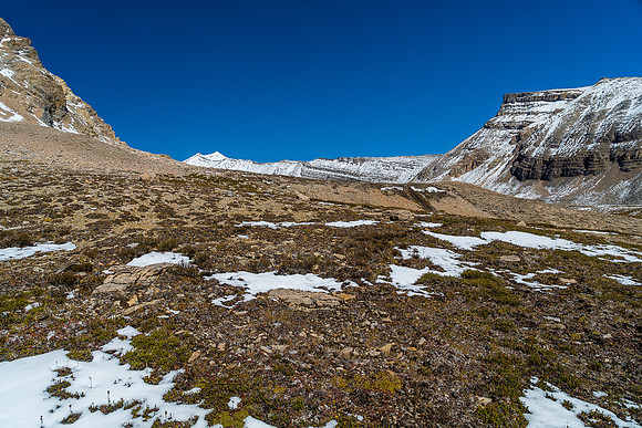 As we contour around to Cline Pass, Willis comes into view at left of center. It's still kilometers away at this point and obviously quite snowy.