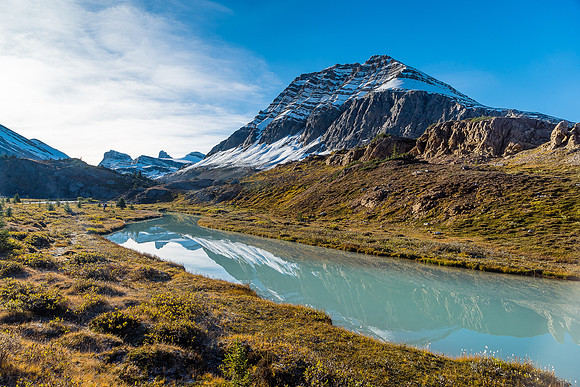 Wonderful morning atmosphere hiking up the Brazeau River.
