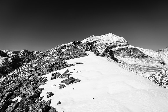 Still a bloody long way to go. It's a beautiful day for such a long objective and I love how Willis' upper ridge curves gently into the apex in the distance.