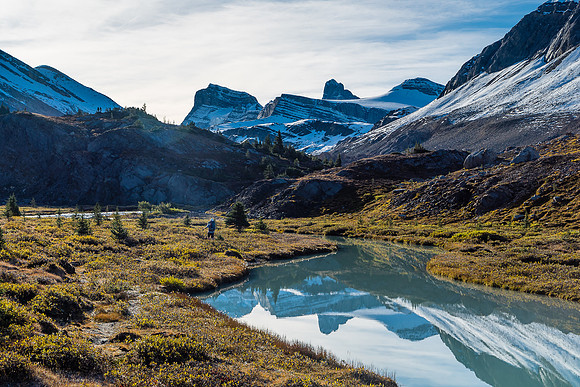 Wonderful morning atmosphere hiking up the Brazeau River.